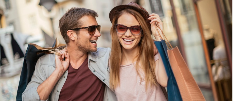 Happy couple doing shopping in the city