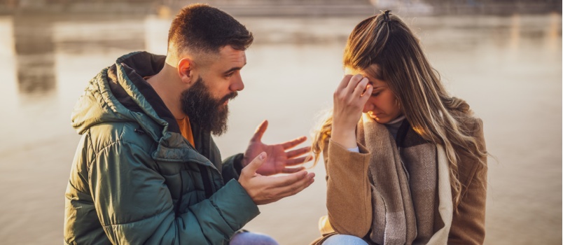 pareja que tiene conflictos