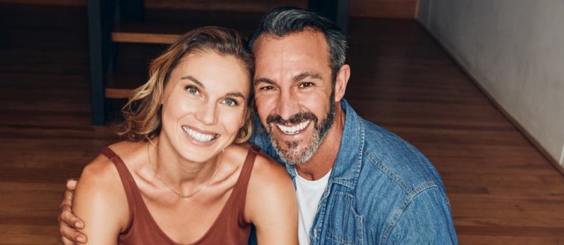 Couple amoureux heureux