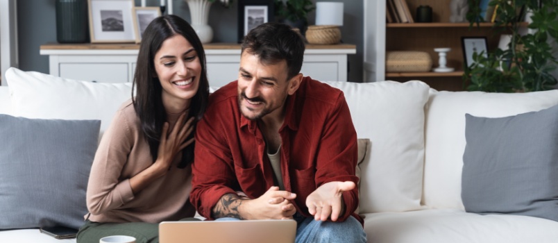 couple doing online shopping together