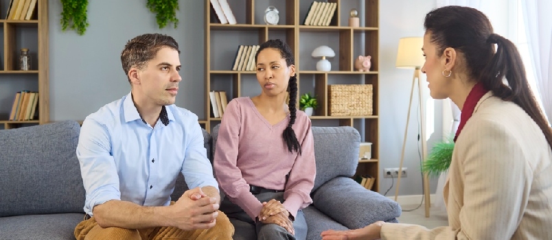 couple taking theraphy session