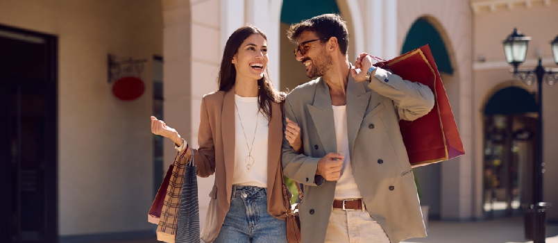 couple enjoying shopping