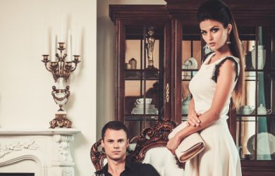 What Is Throning in Dating? Meaning, Signs & How to Respond