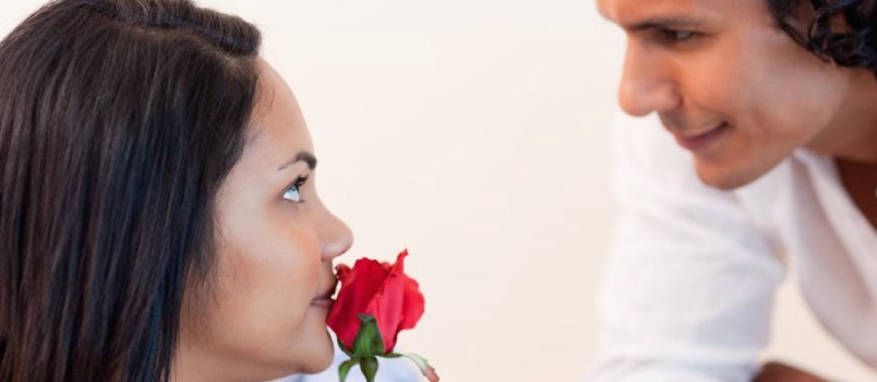 Here are expert tips to ask your crush to be your date for the Valentine's Day