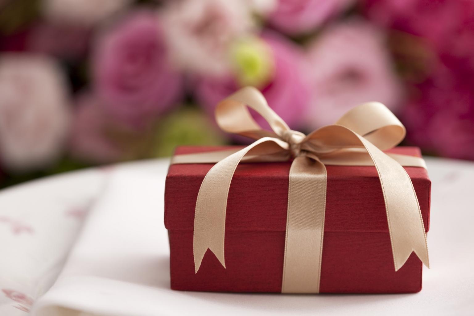 What Is Wedding Gift Called